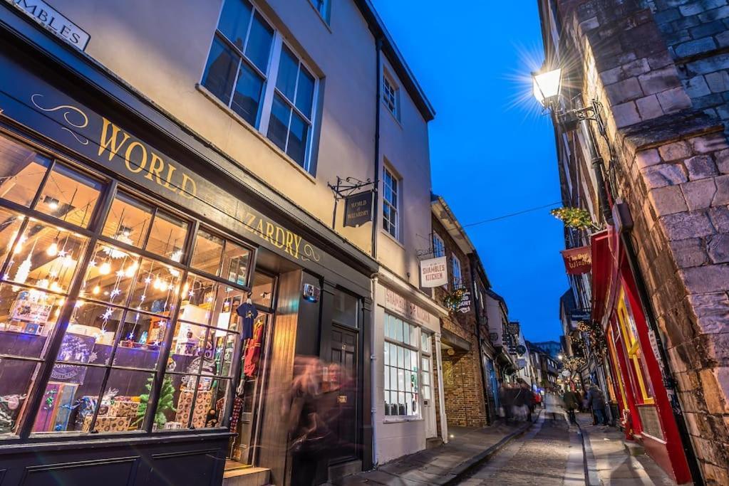 Luxury Apartment Opposite The Shambles York Exteriör bild